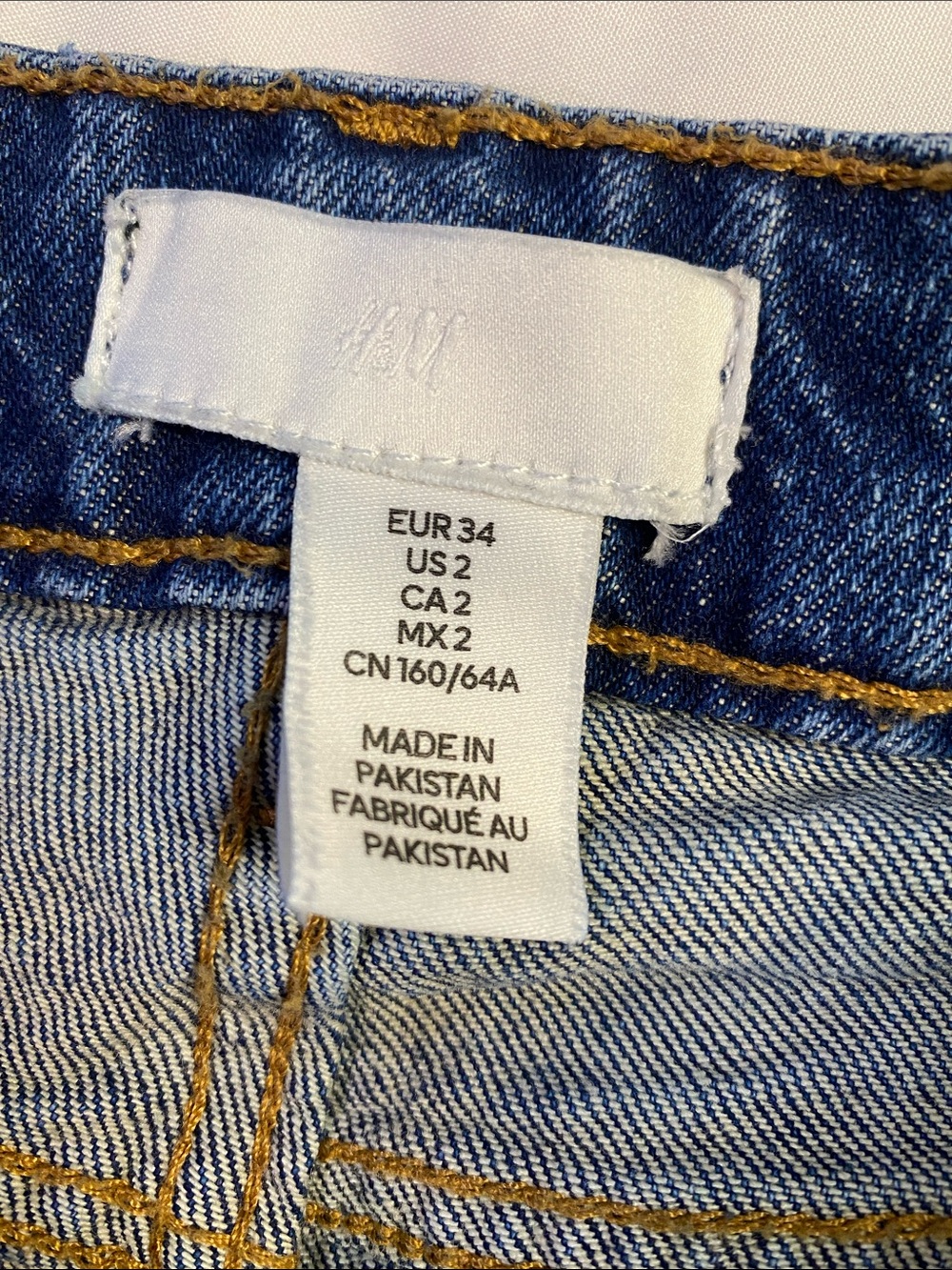 H&M Blue Denim Jeans with Gold Stitching - Picture 2 of 9